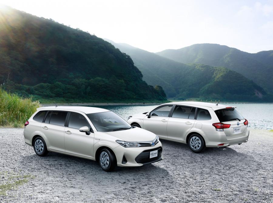  Toyota Corolla Fielder Hybrid G 2017 года  (фото 3 из 4)